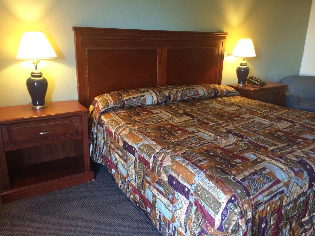 Rest Inn - Extended Stay, I-40 Airport, Wedding & Event Center Amarillo Bagian luar foto