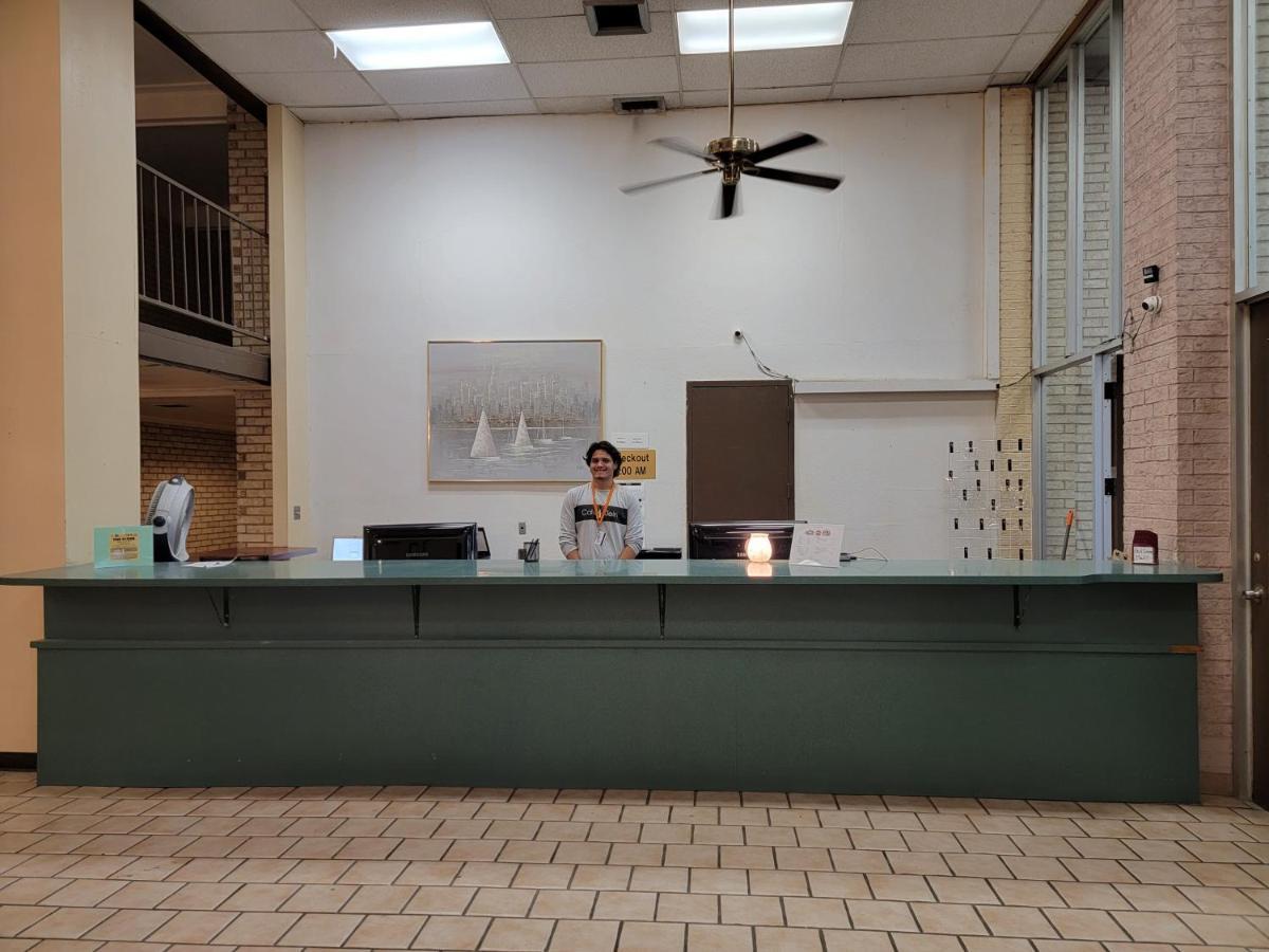 Rest Inn - Extended Stay, I-40 Airport, Wedding & Event Center Amarillo Bagian luar foto