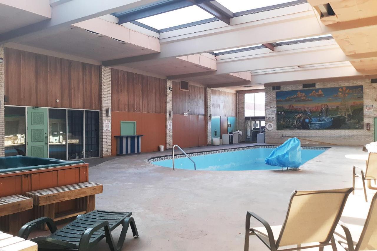 Rest Inn - Extended Stay, I-40 Airport, Wedding & Event Center Amarillo Bagian luar foto