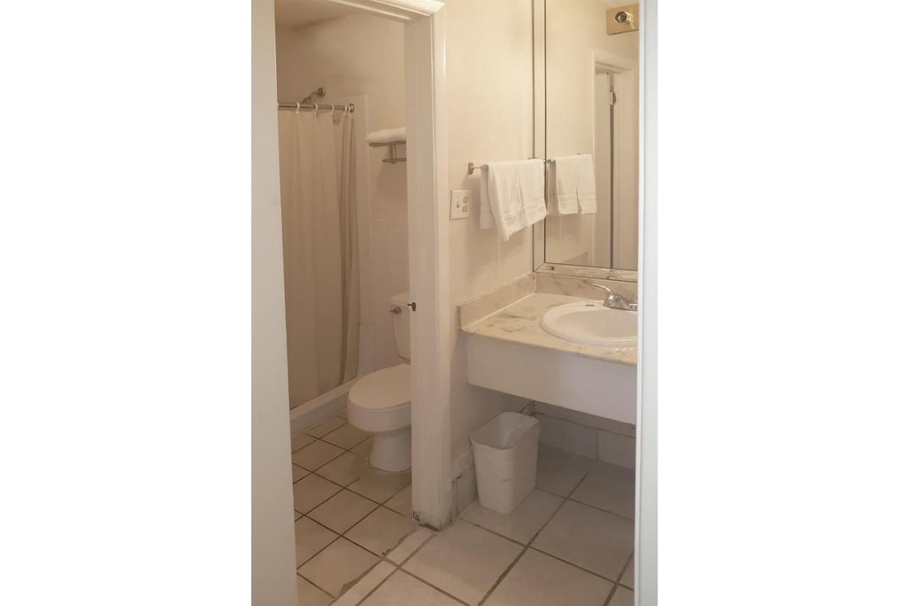 Rest Inn - Extended Stay, I-40 Airport, Wedding & Event Center Amarillo Bagian luar foto