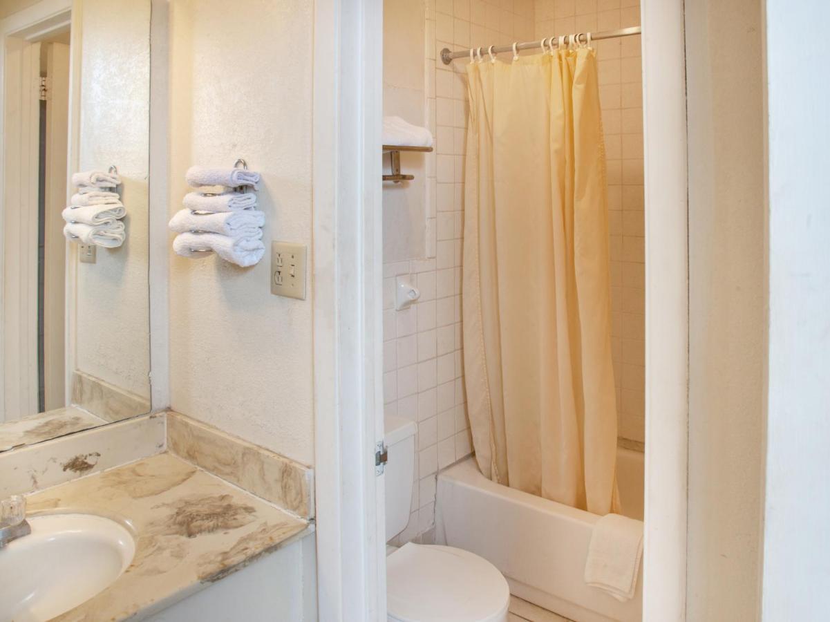 Rest Inn - Extended Stay, I-40 Airport, Wedding & Event Center Amarillo Bagian luar foto