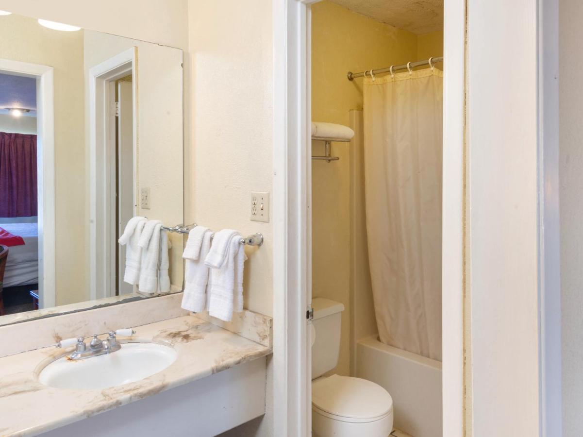 Rest Inn - Extended Stay, I-40 Airport, Wedding & Event Center Amarillo Bagian luar foto