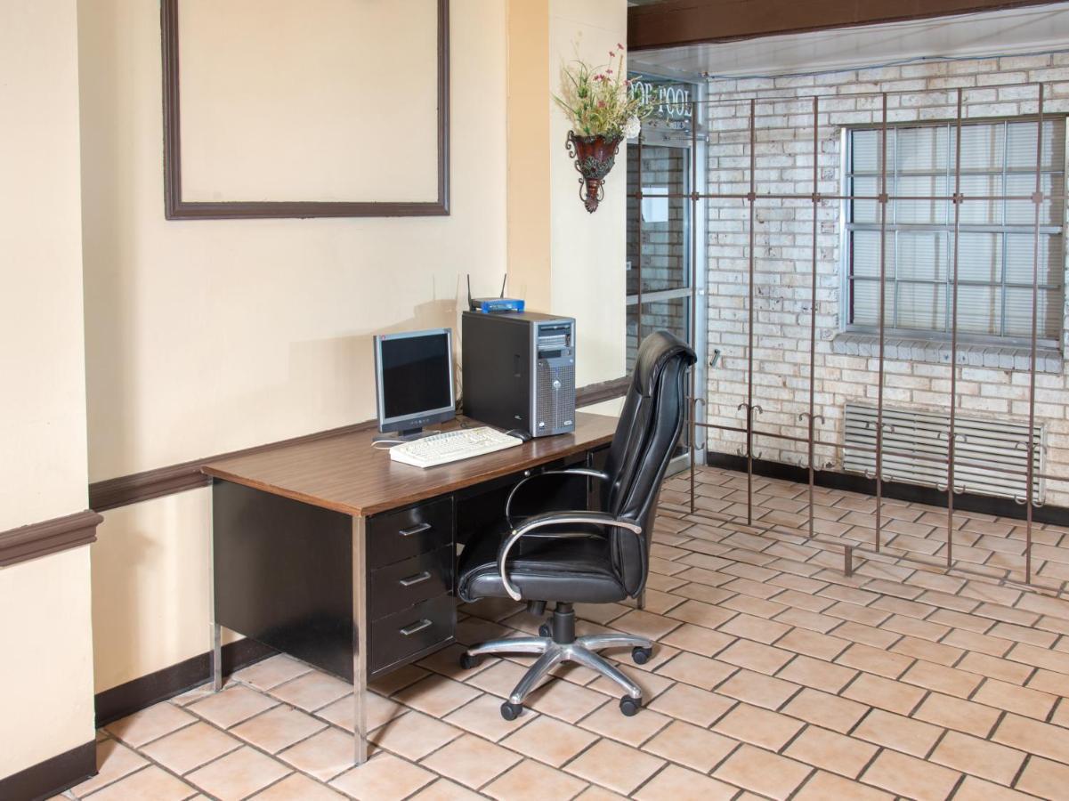 Rest Inn - Extended Stay, I-40 Airport, Wedding & Event Center Amarillo Bagian luar foto