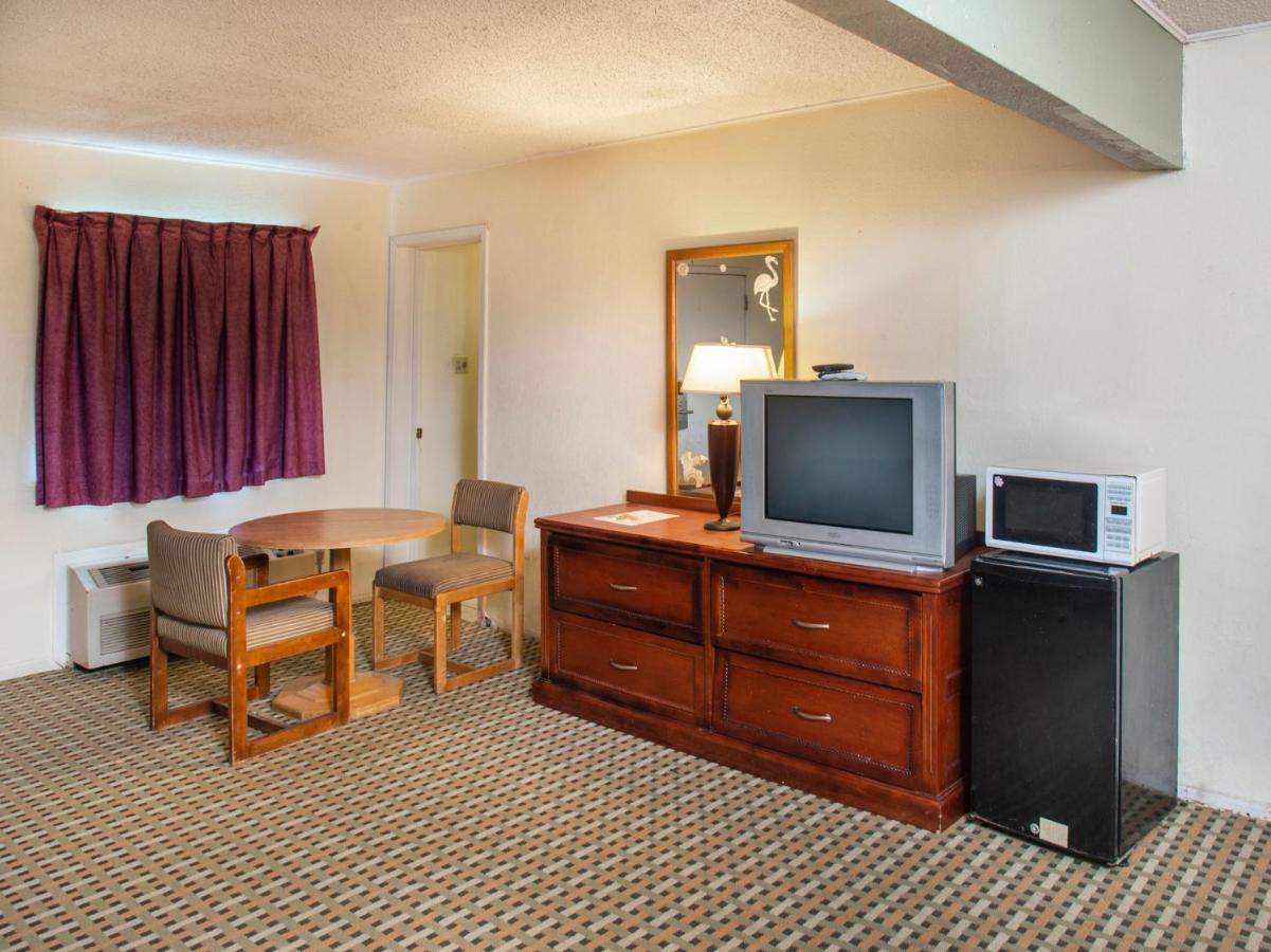 Rest Inn - Extended Stay, I-40 Airport, Wedding & Event Center Amarillo Bagian luar foto