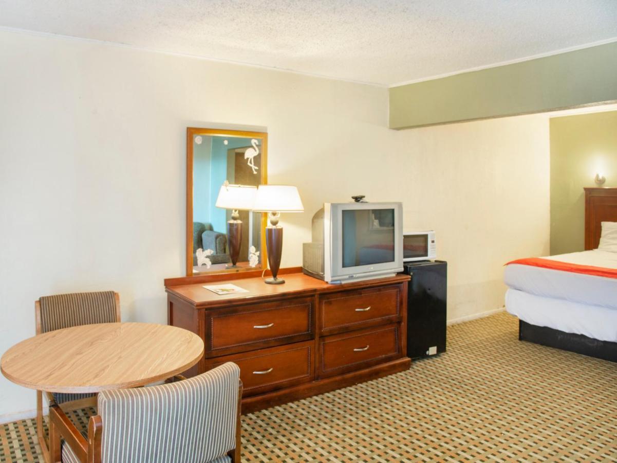 Rest Inn - Extended Stay, I-40 Airport, Wedding & Event Center Amarillo Bagian luar foto