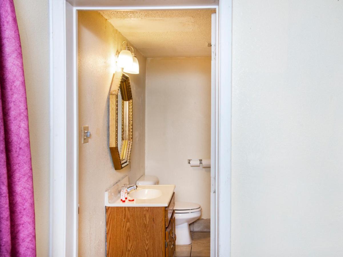 Rest Inn - Extended Stay, I-40 Airport, Wedding & Event Center Amarillo Bagian luar foto