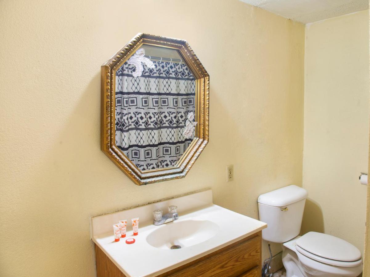 Rest Inn - Extended Stay, I-40 Airport, Wedding & Event Center Amarillo Bagian luar foto